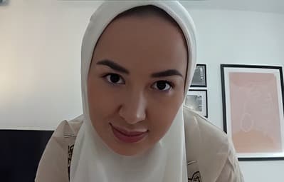 Thumbnail video Bokep Indo | Skandal Hijab Istri Pejabat dengan 42 views